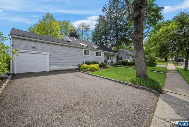 11 Homewood Way, Montclair, NJ 07042