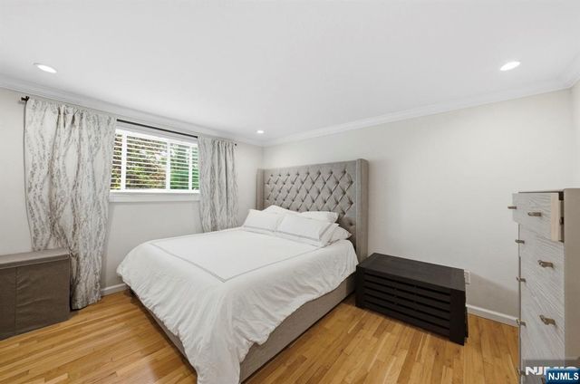 11 Homewood Way, Montclair, NJ 07042