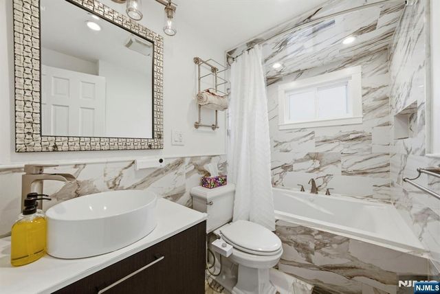 11 Homewood Way, Montclair, NJ 07042