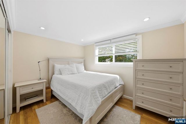 11 Homewood Way, Montclair, NJ 07042