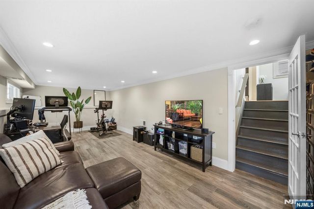 11 Homewood Way, Montclair, NJ 07042