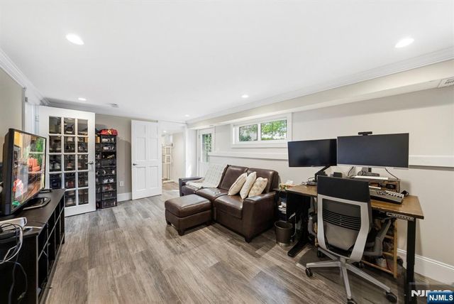 11 Homewood Way, Montclair, NJ 07042