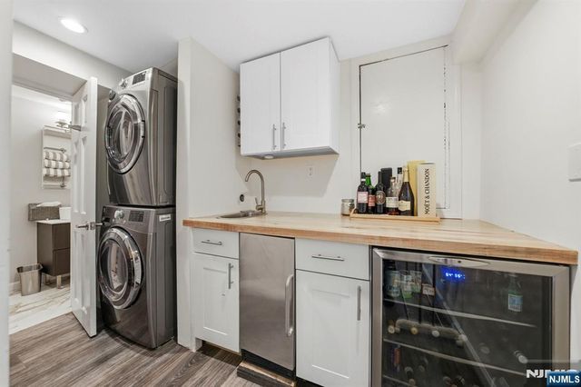 11 Homewood Way, Montclair, NJ 07042