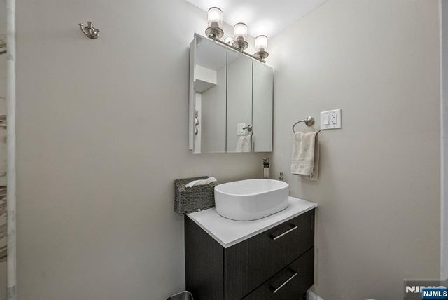 11 Homewood Way, Montclair, NJ 07042