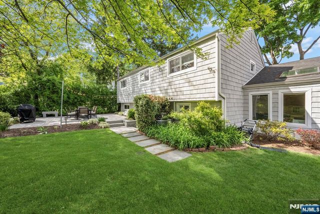 11 Homewood Way, Montclair, NJ 07042