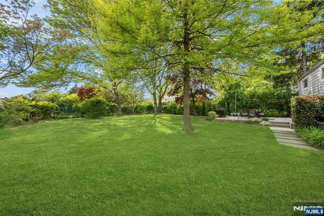 11 Homewood Way, Montclair, NJ 07042