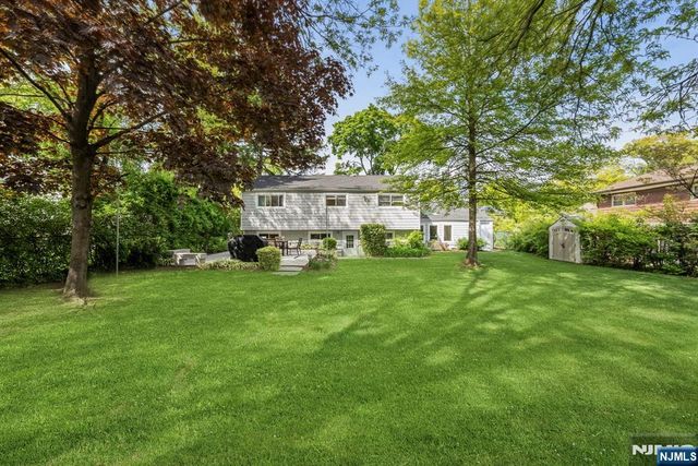 11 Homewood Way, Montclair, NJ 07042