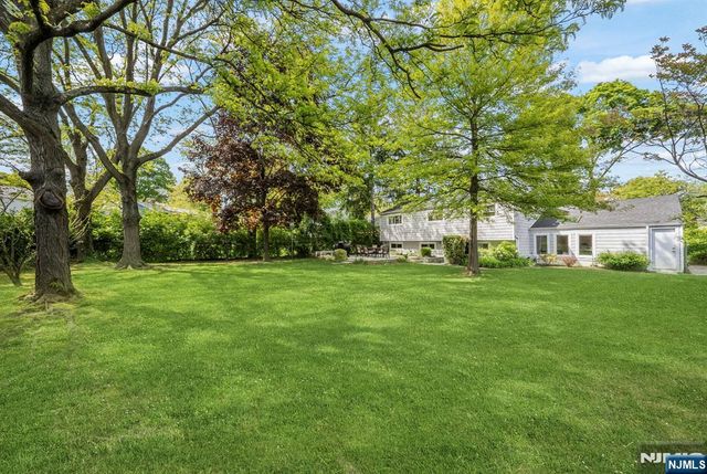 11 Homewood Way, Montclair, NJ 07042