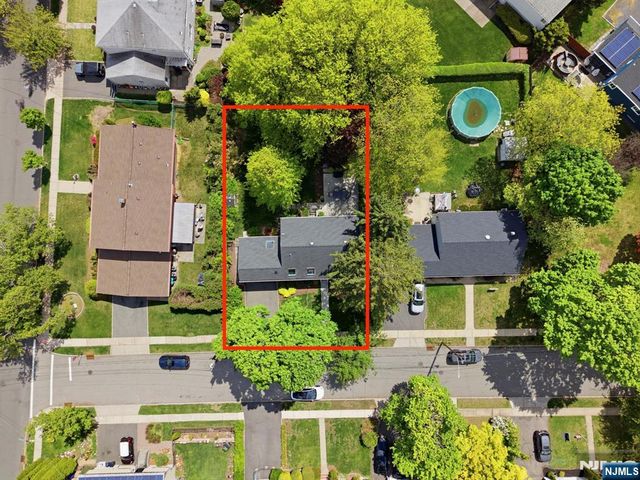 11 Homewood Way, Montclair, NJ 07042