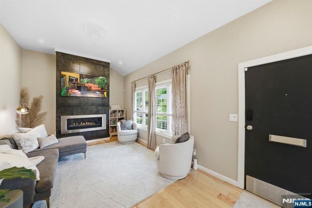 11 Homewood Way, Montclair, NJ 07042