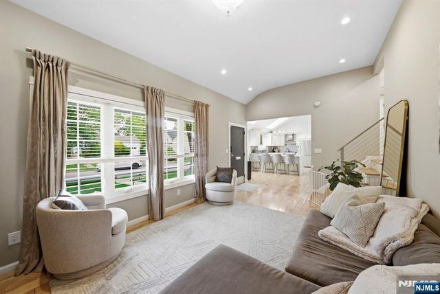 11 Homewood Way, Montclair, NJ 07042