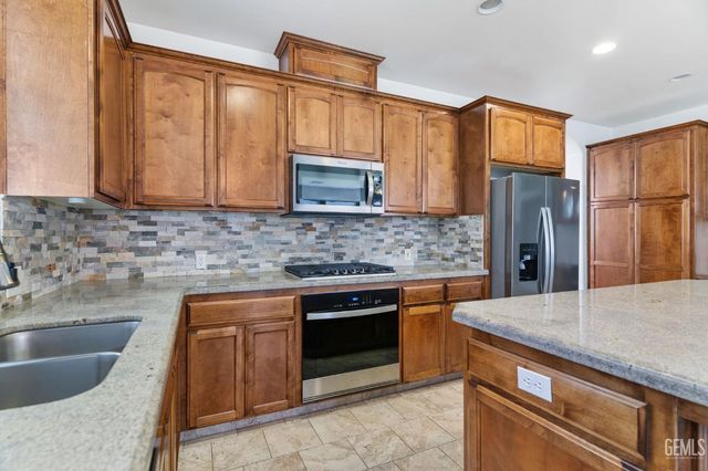 702 Sunset Meadow Lane, Bakersfield, CA 93308