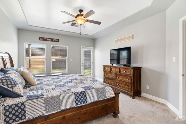 702 Sunset Meadow Lane, Bakersfield, CA 93308
