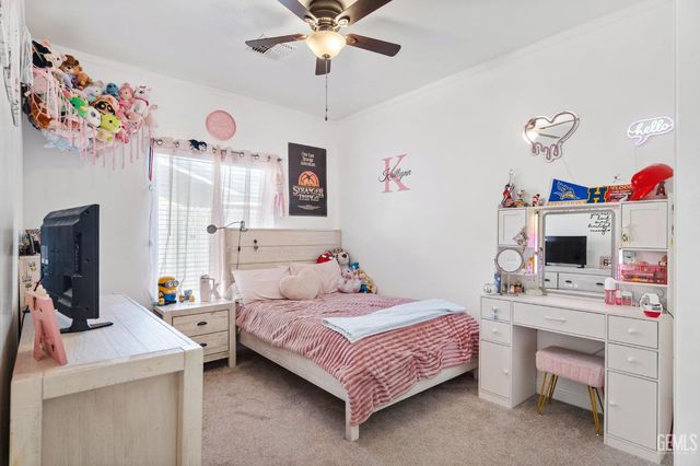 702 Sunset Meadow Lane, Bakersfield, CA 93308