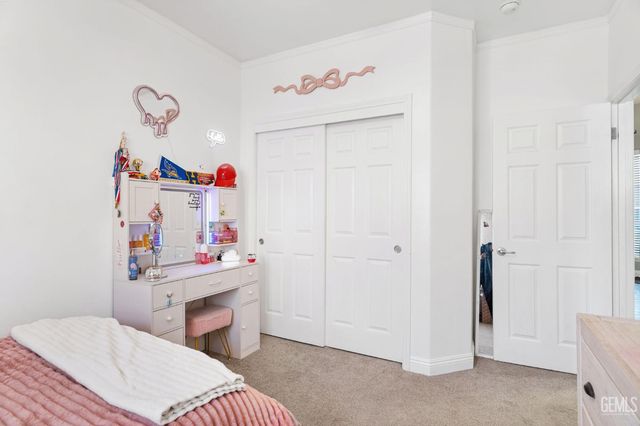 702 Sunset Meadow Lane, Bakersfield, CA 93308