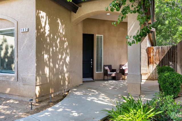 702 Sunset Meadow Lane, Bakersfield, CA 93308