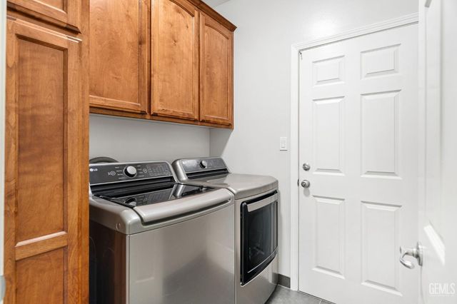 702 Sunset Meadow Lane, Bakersfield, CA 93308