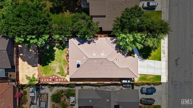 702 Sunset Meadow Lane, Bakersfield, CA 93308