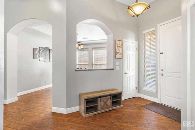 702 Sunset Meadow Lane, Bakersfield, CA 93308