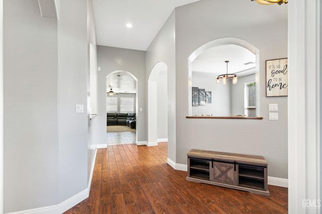 702 Sunset Meadow Lane, Bakersfield, CA 93308