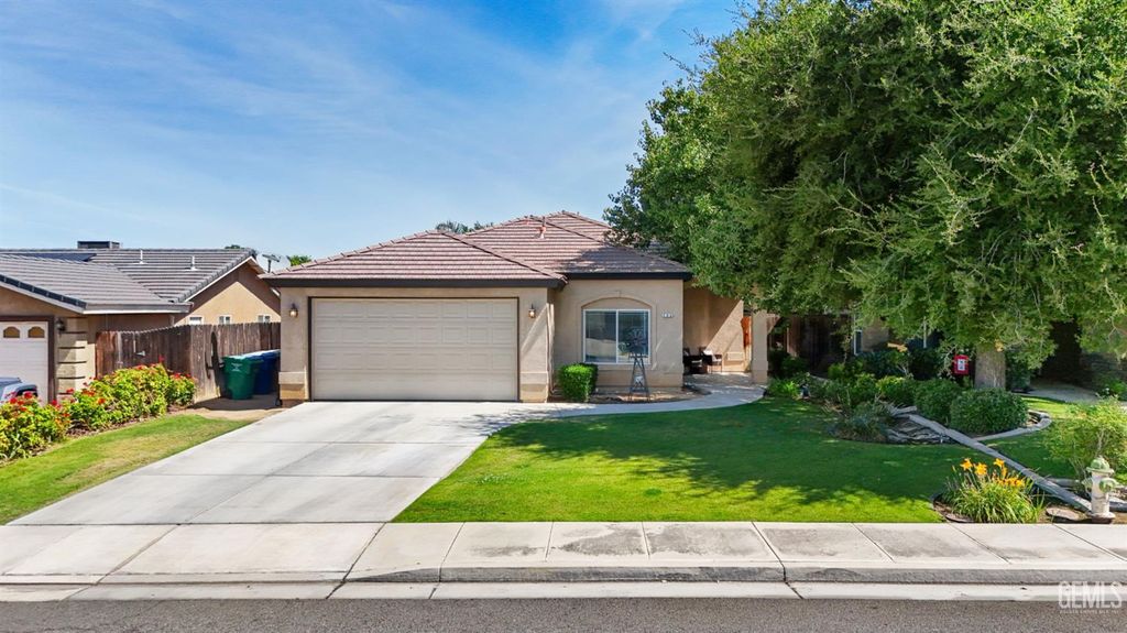 702 Sunset Meadow Lane, Bakersfield, CA 93308