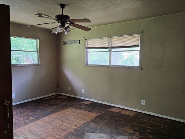 5301 Ammons Street, Haltom City, TX 76117