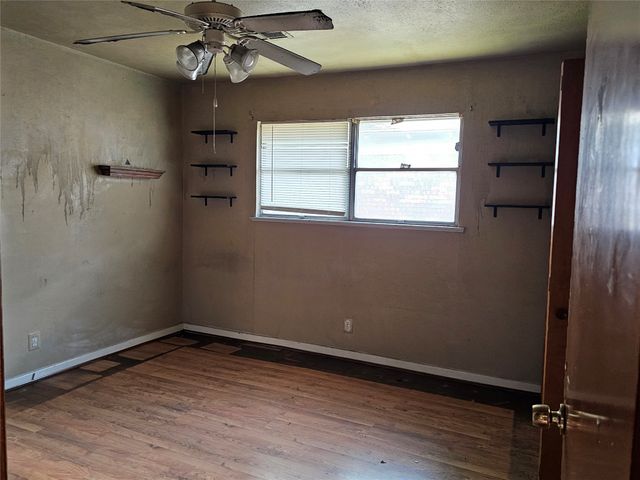 5301 Ammons Street, Haltom City, TX 76117