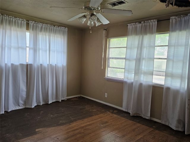 5301 Ammons Street, Haltom City, TX 76117