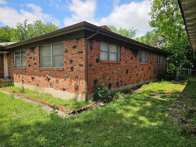5301 Ammons Street, Haltom City, TX 76117