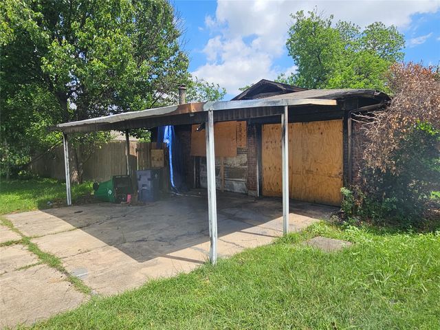 5301 Ammons Street, Haltom City, TX 76117