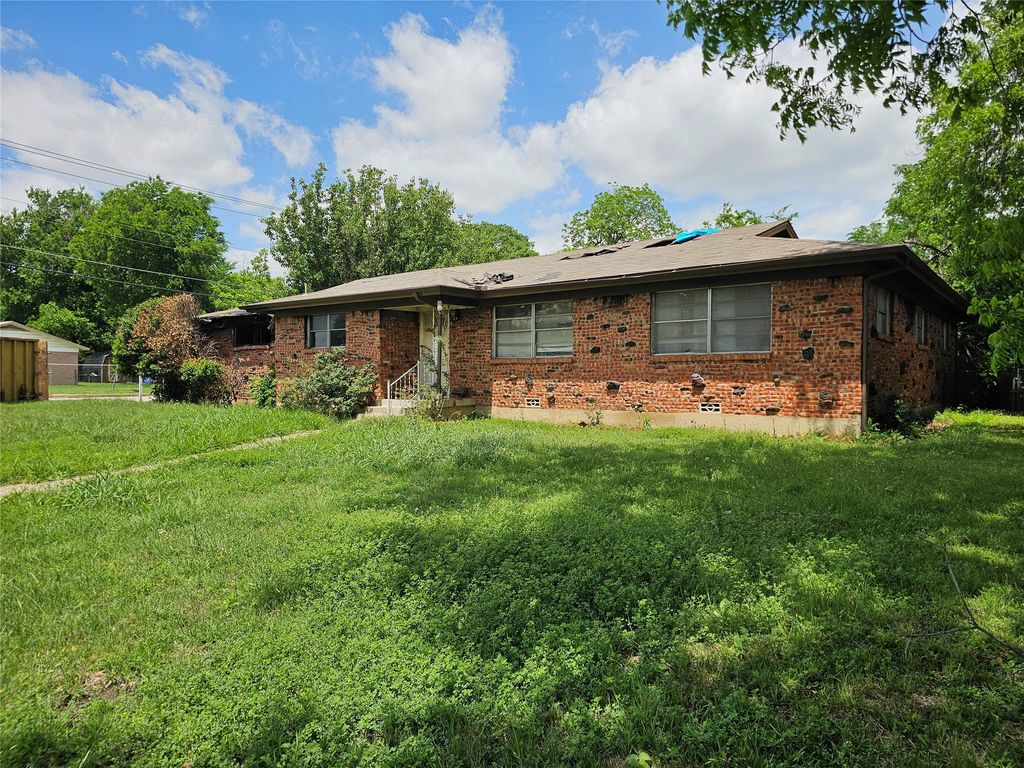5301 Ammons Street, Haltom City, TX 76117