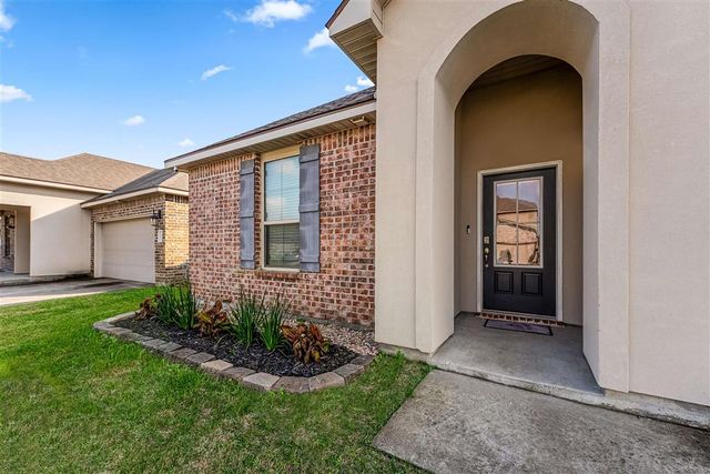303 Oak Hampton Drive, Sulphur, LA 70665