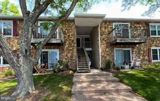 28 BARBERRY CT, Lawrenceville, NJ 08648