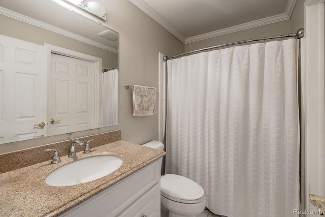 1145 E Fairview Lane, Rochester Hills, MI 48306