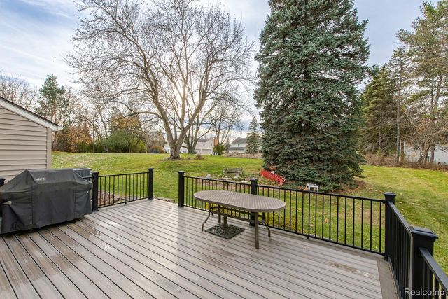 1145 E Fairview Lane, Rochester Hills, MI 48306