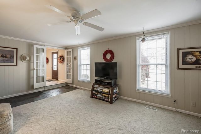 1145 E Fairview Lane, Rochester Hills, MI 48306