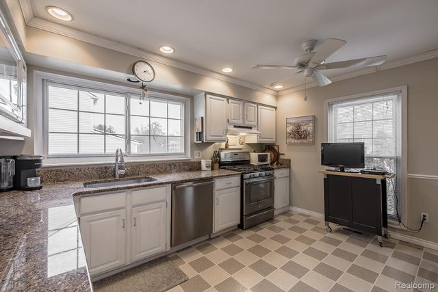 1145 E Fairview Lane, Rochester Hills, MI 48306