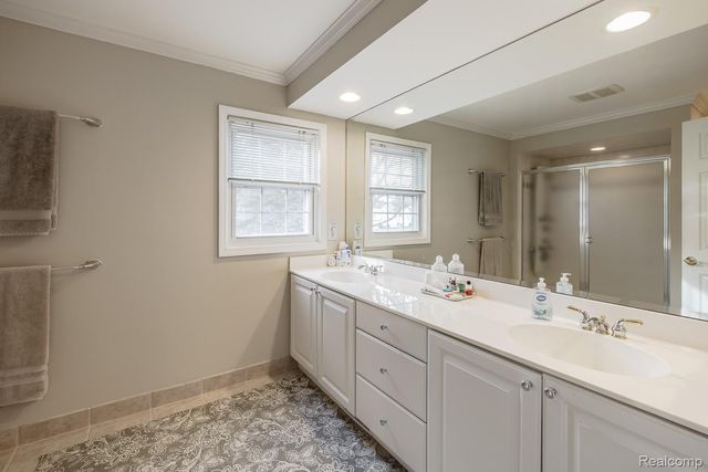 1145 E Fairview Lane, Rochester Hills, MI 48306