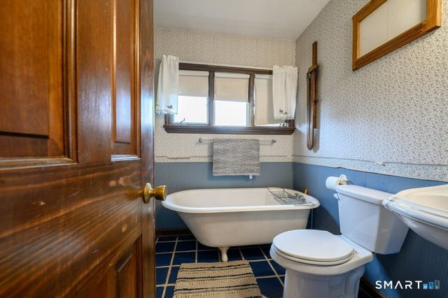 559 Oak Bluff Avenue, Stratford, CT 06615