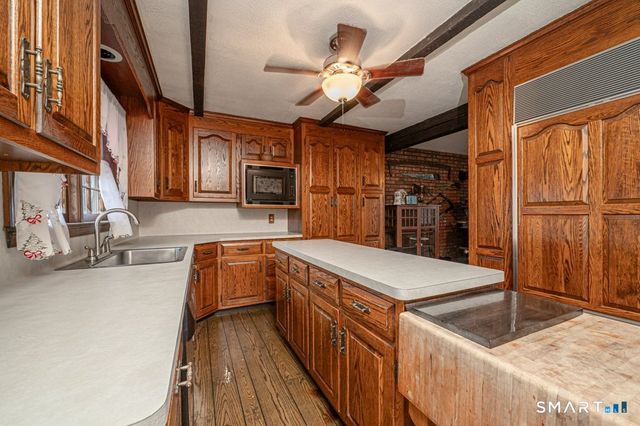 559 Oak Bluff Avenue, Stratford, CT 06615