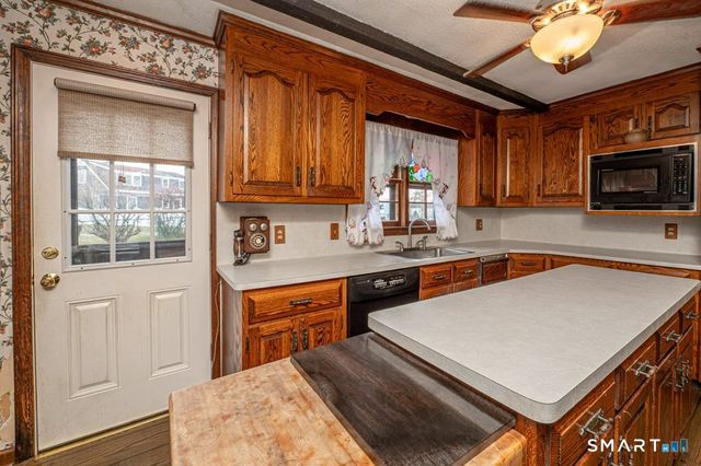 559 Oak Bluff Avenue, Stratford, CT 06615