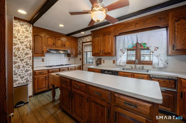 559 Oak Bluff Avenue, Stratford, CT 06615