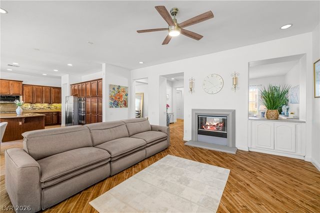 6908 May Basket Avenue, Las Vegas, NV 89131
