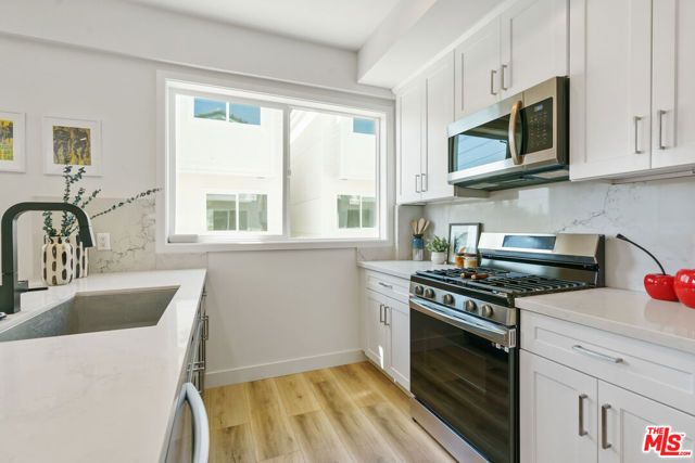 14651 W Sara Lane, Panorama City (los Angeles), CA 91402