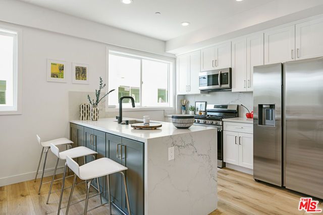 14651 W Sara Lane, Panorama City (los Angeles), CA 91402