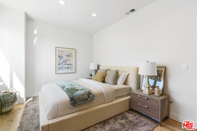 14651 W Sara Lane, Panorama City (los Angeles), CA 91402