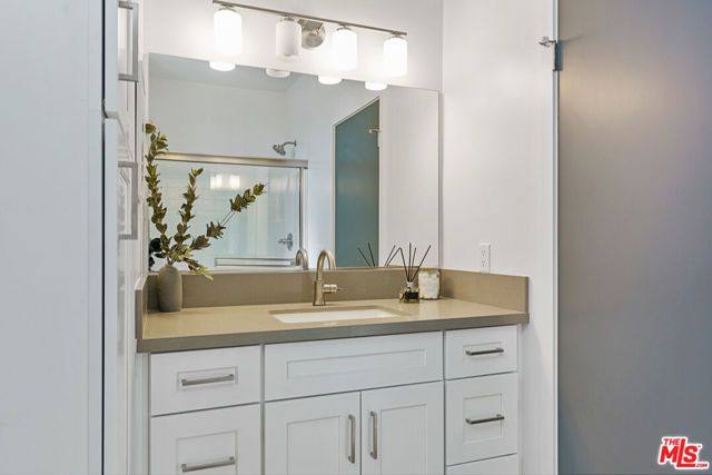 14651 W Sara Lane, Panorama City (los Angeles), CA 91402