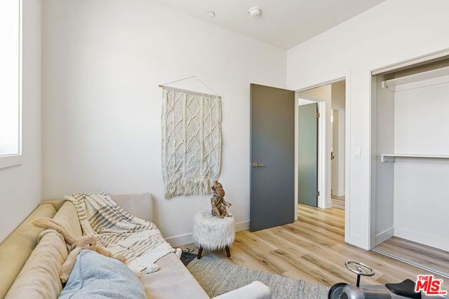 14651 W Sara Lane, Panorama City (los Angeles), CA 91402