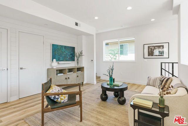 14651 W Sara Lane, Panorama City (los Angeles), CA 91402