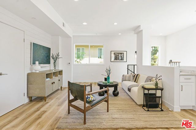 14651 W Sara Lane, Panorama City (los Angeles), CA 91402